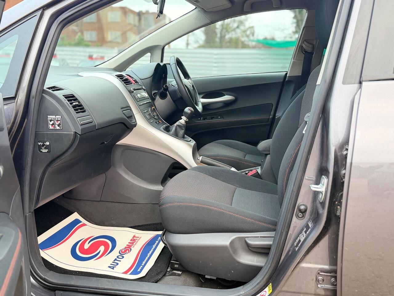 Used Toyota Auris 2010 for sale - 76900095: Photo 42