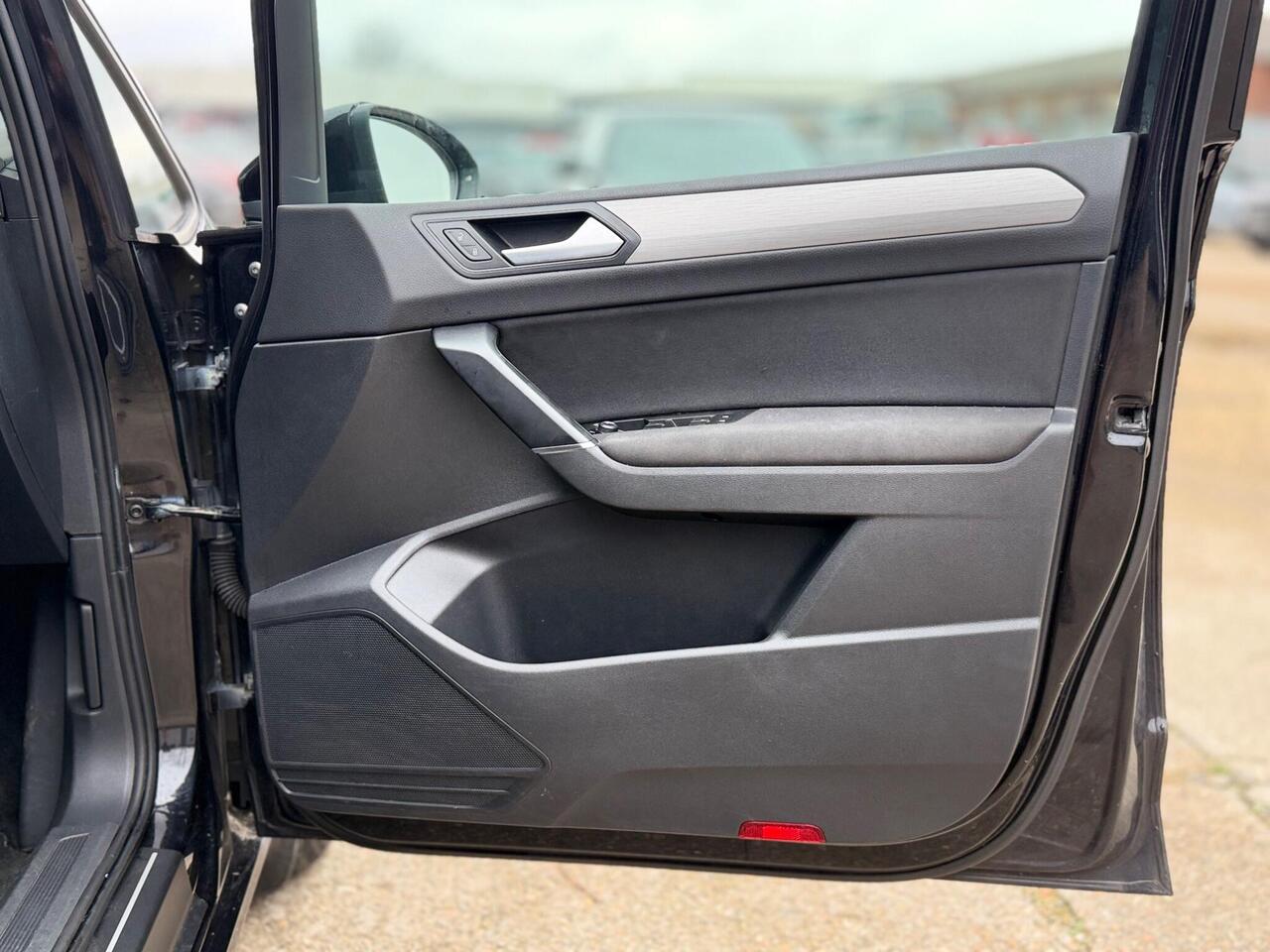 Used Volkswagen Touran 2017 for sale - 77556091: Photo 28