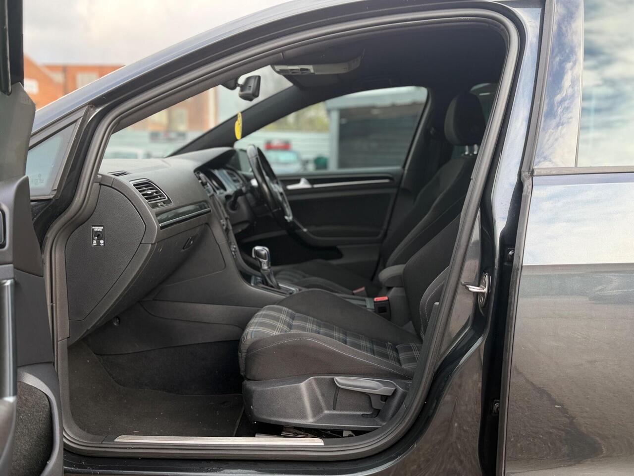 Used Volkswagen Golf 2016 for sale - 77240221: Photo 69