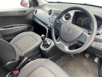 Used Hyundai i10 2019 for sale - 78463010: Photo