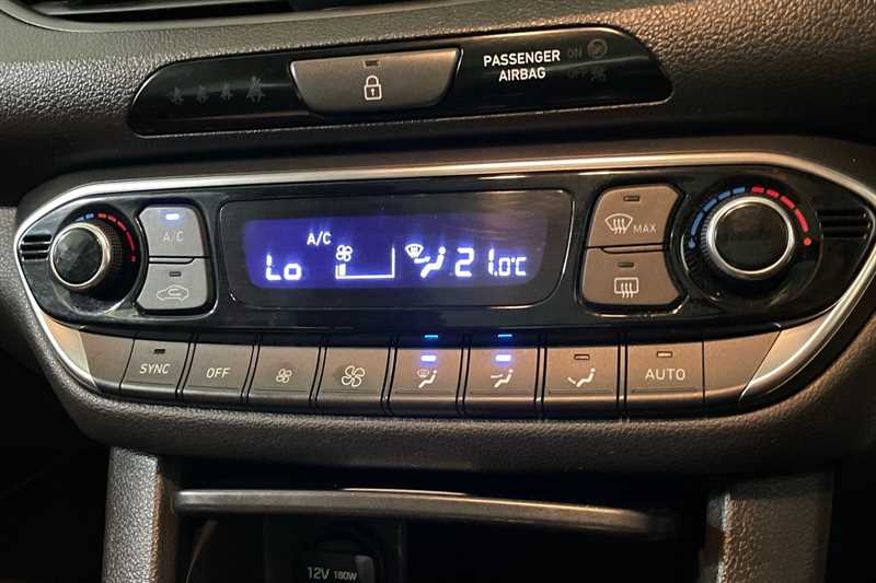 Used Hyundai i30 2018 for sale - 76311739: Photo 17