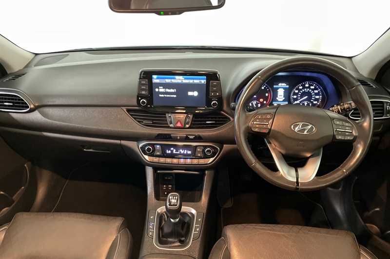 Used Hyundai i30 2018 for sale - 76311739: Photo 2