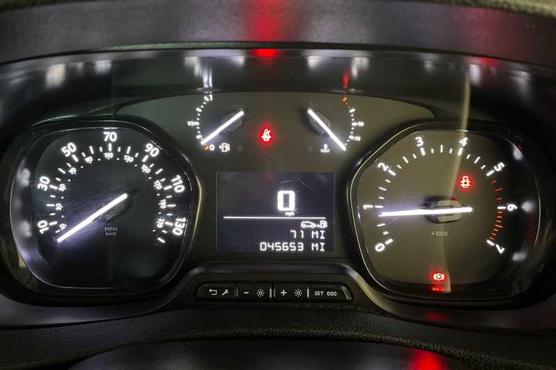 Used Peugeot Traveller 2020 for sale - 76593836: Photo 21