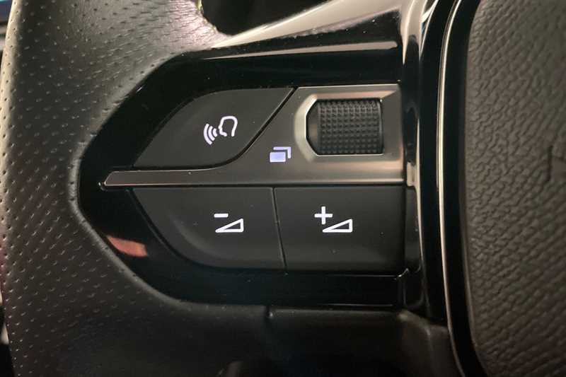 Used Peugeot 2008 2022 for sale - 76475220: Photo 21