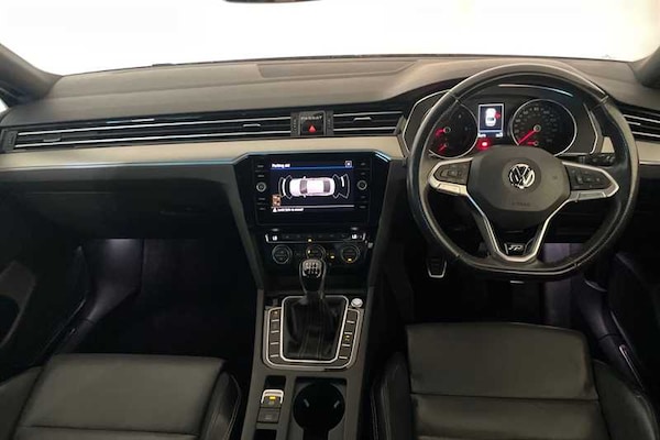 Used Volkswagen Passat 2020 for sale - 76168967: Photo 2