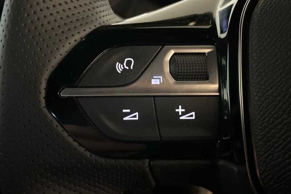 Used Peugeot E-2008 2025 for sale - 76191241: Photo 21
