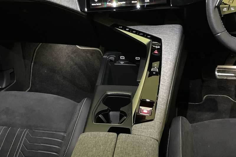 Used Peugeot E-3008 2024 for sale - 76315846: Photo 16