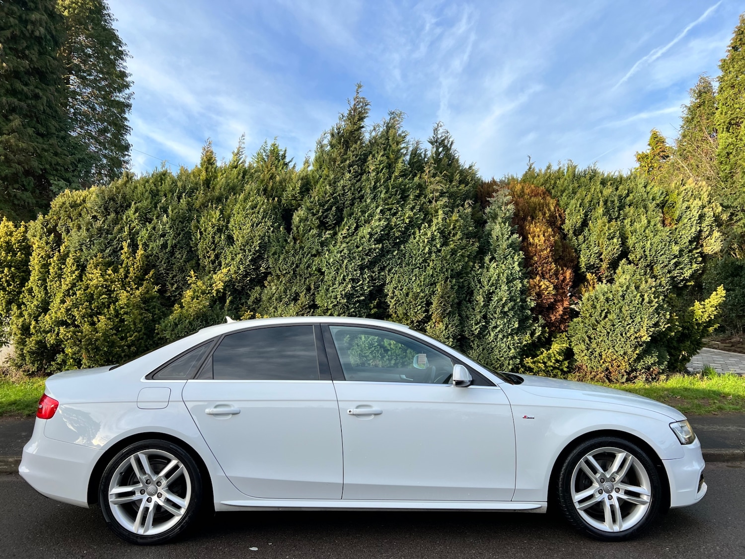 Used Audi A4 2014 for sale - 76897230: Photo 2