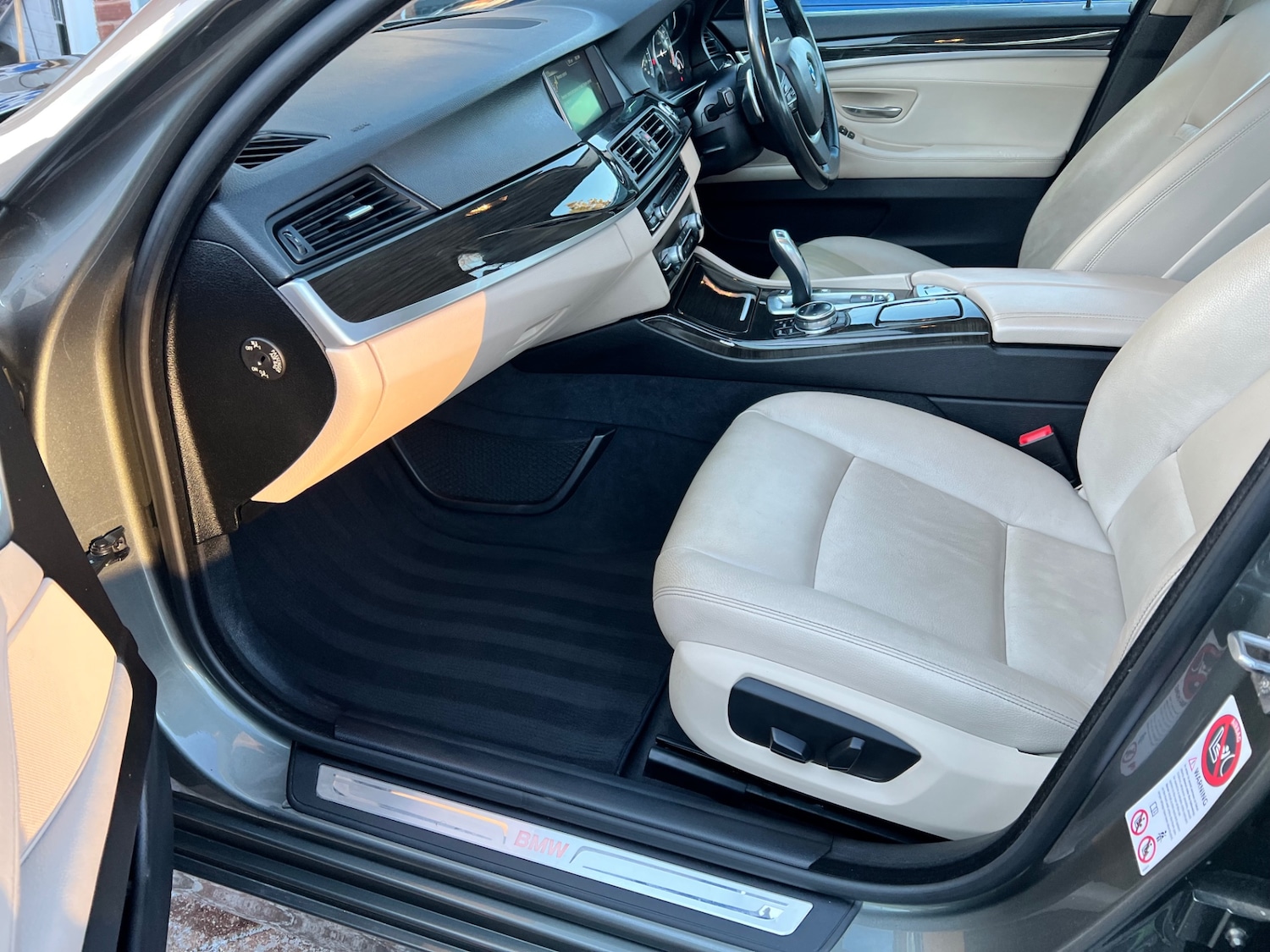 Used BMW 5 Series 2014 for sale - 77047869: Photo 11