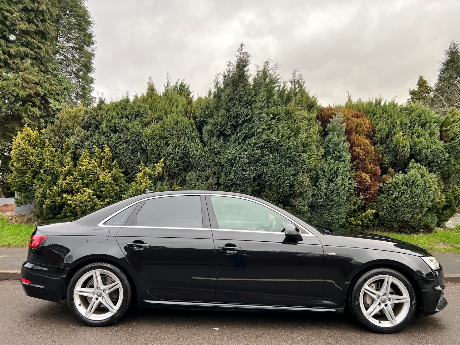 Used Audi A4 2017 for sale - 76948713: Photo 2