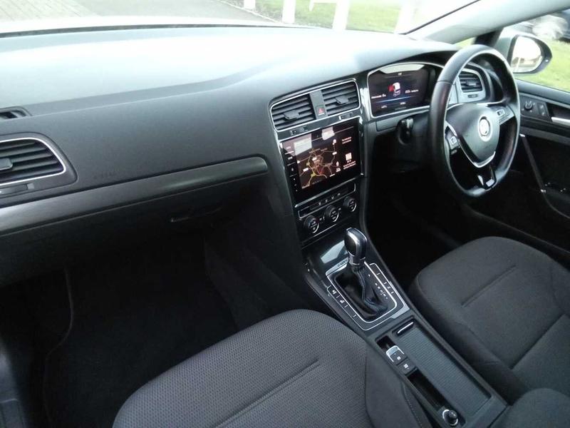 Used Volkswagen Golf 2018 for sale - 76352230: Photo 2