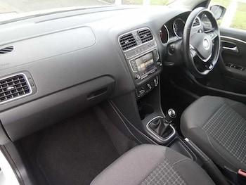 Used Volkswagen Polo 2015 for sale - 77619990: Photo