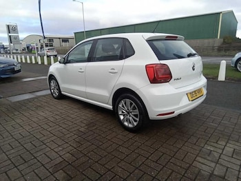 Used Volkswagen Polo 2015 for sale - 77619990: Photo