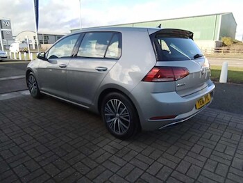 Used Volkswagen Golf 2018 for sale - 77148105: Photo