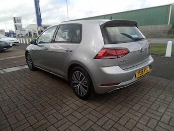 Used Volkswagen Golf 2018 for sale - 77148105: Photo