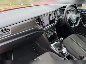 Used Volkswagen T-Roc 2019 for sale - 77997167: Photo