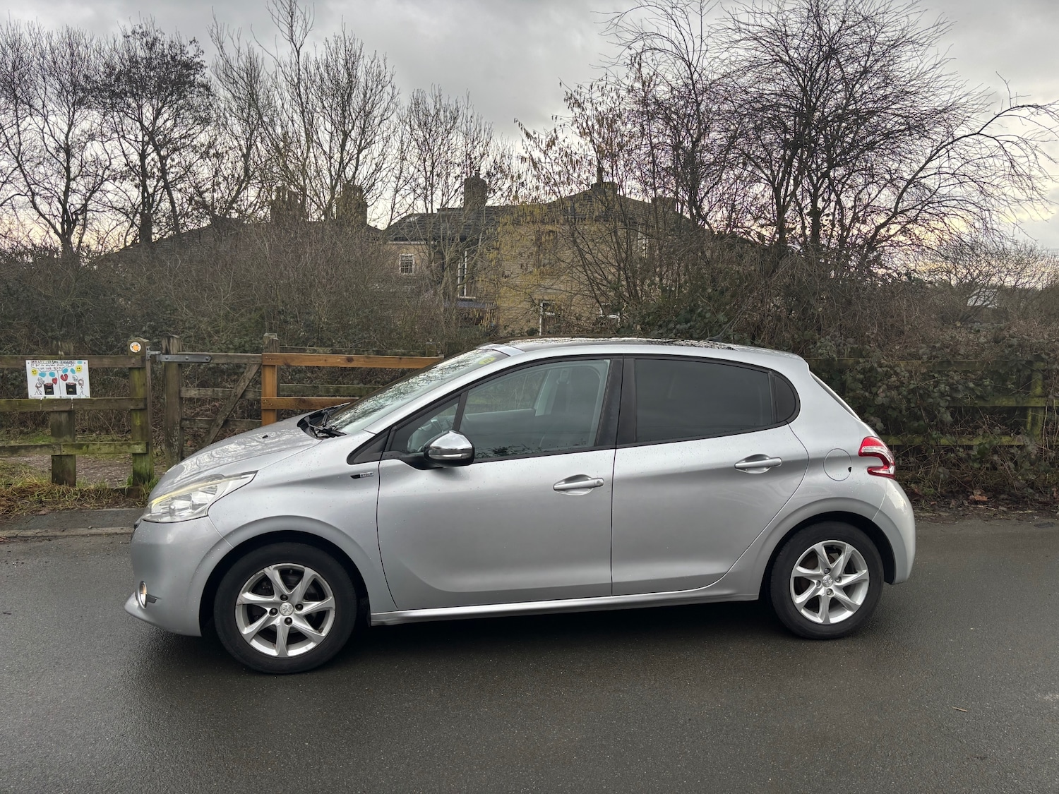 Used Peugeot 208 2014 for sale - 77631302: Photo 1