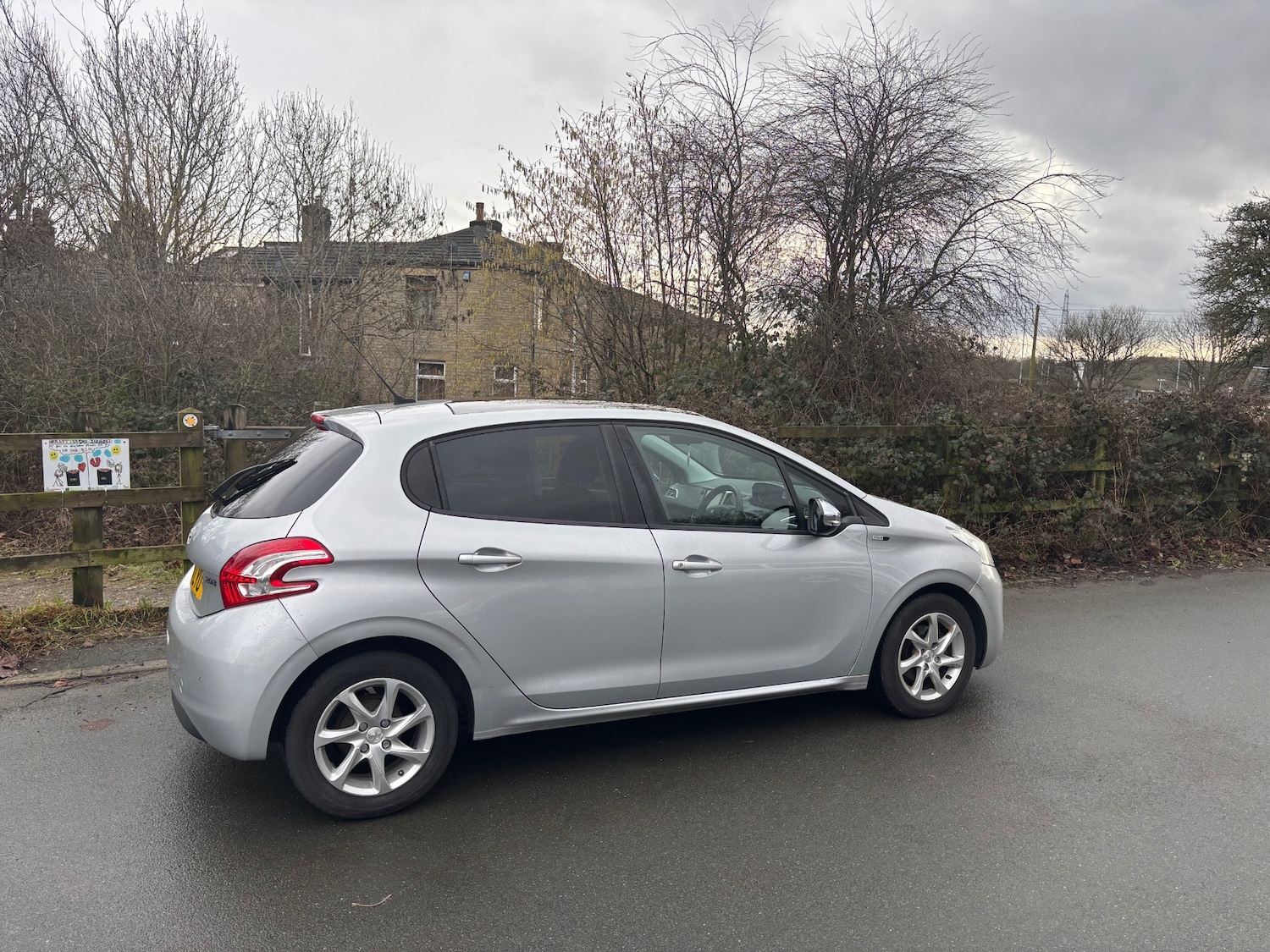 Used Peugeot 208 2014 for sale - 77631302: Photo 10