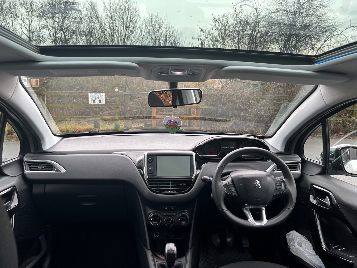 Used Peugeot 208 2014 for sale - 77631302: Photo 15