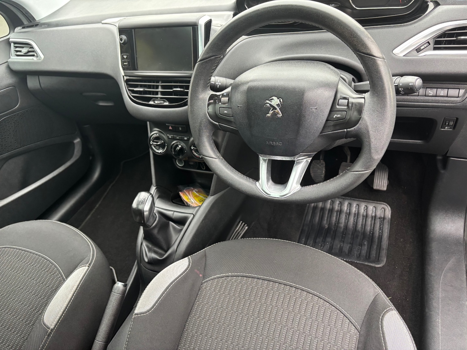 Used Peugeot 208 2014 for sale - 77631302: Photo 16