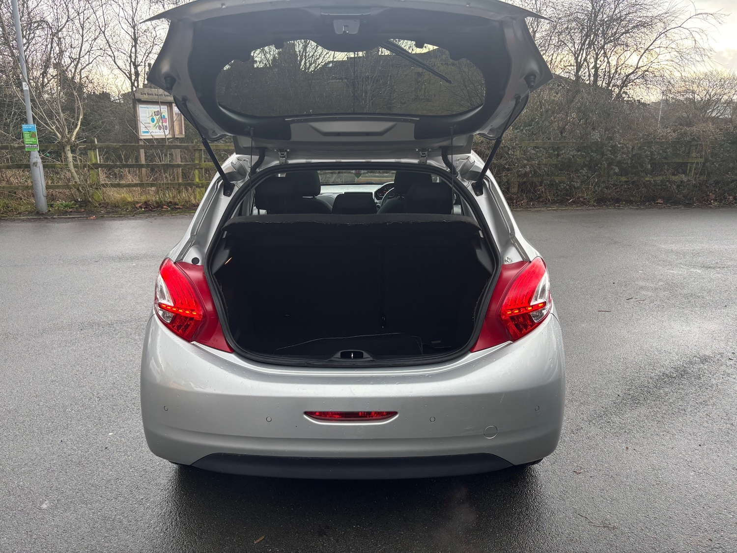 Used Peugeot 208 2014 for sale - 77631302: Photo 17