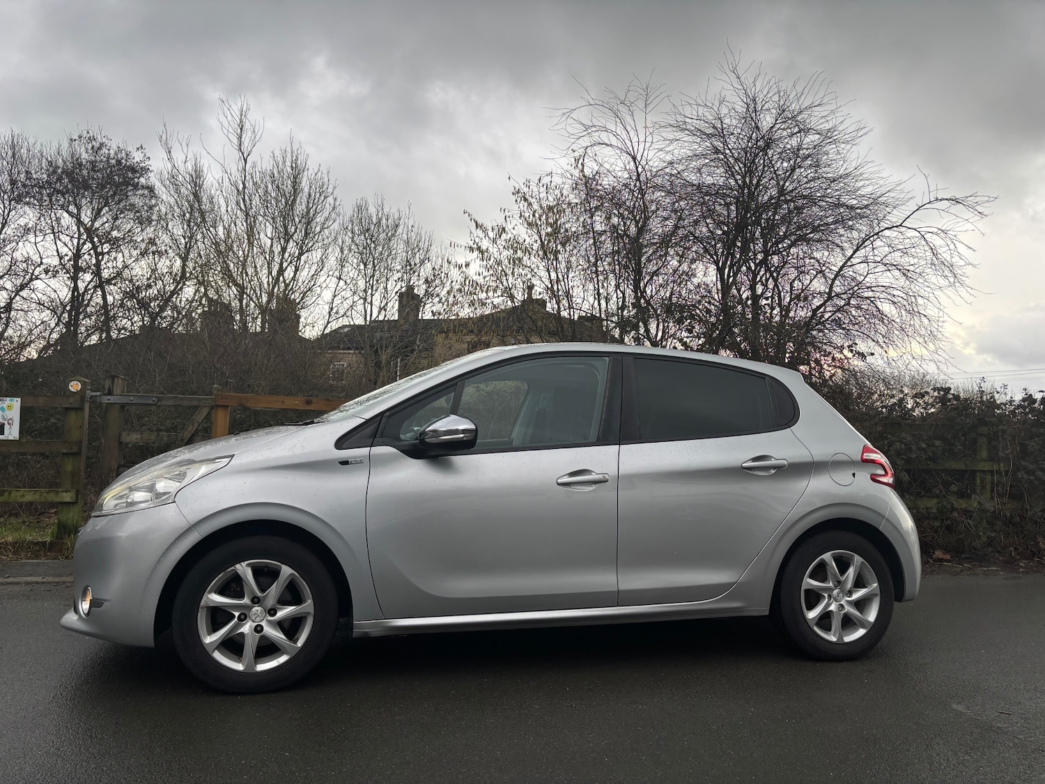Used Peugeot 208 2014 for sale - 77631302: Photo 3