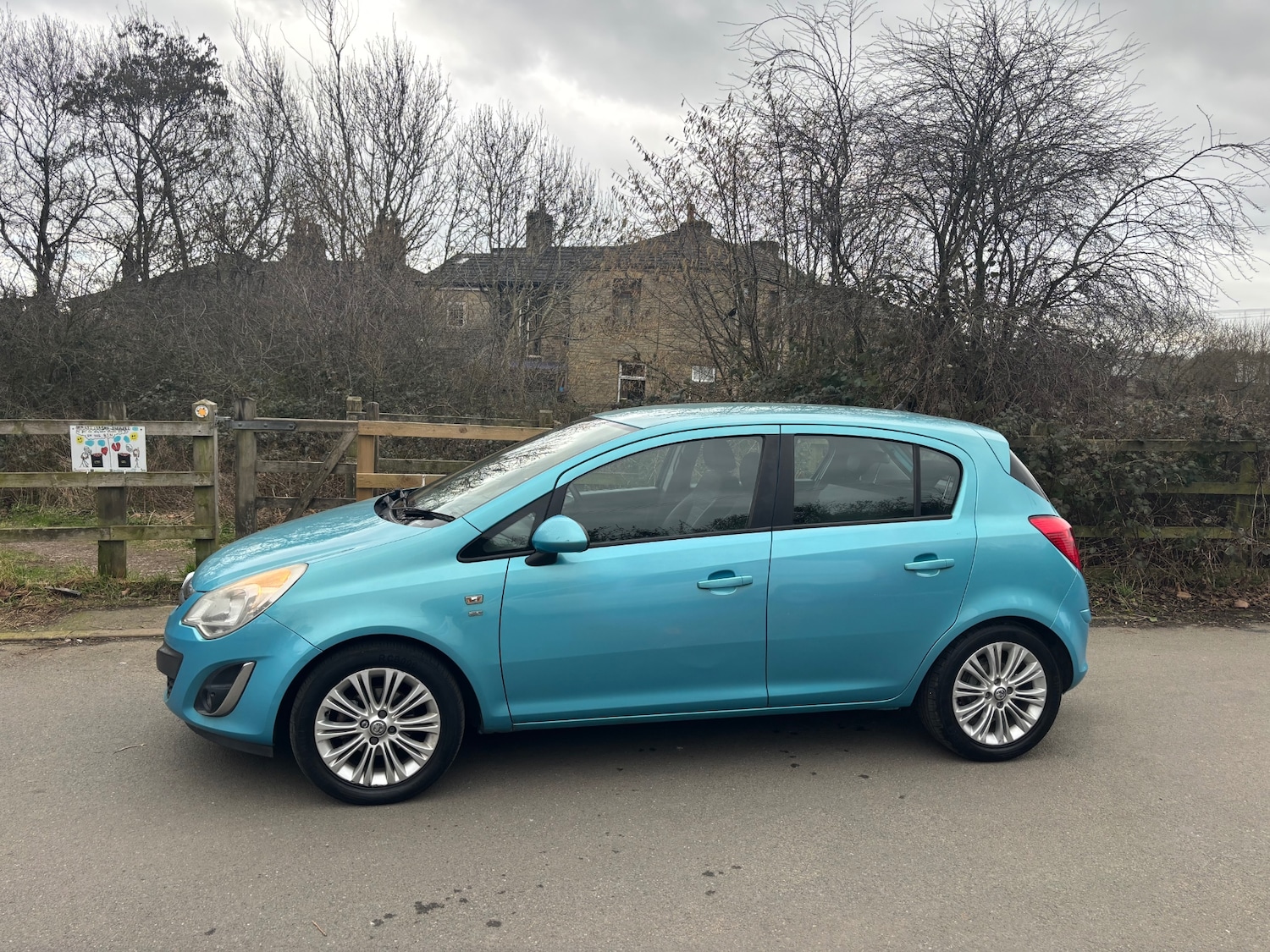 Used Vauxhall Corsa 2011 for sale - 77718945: Photo 2