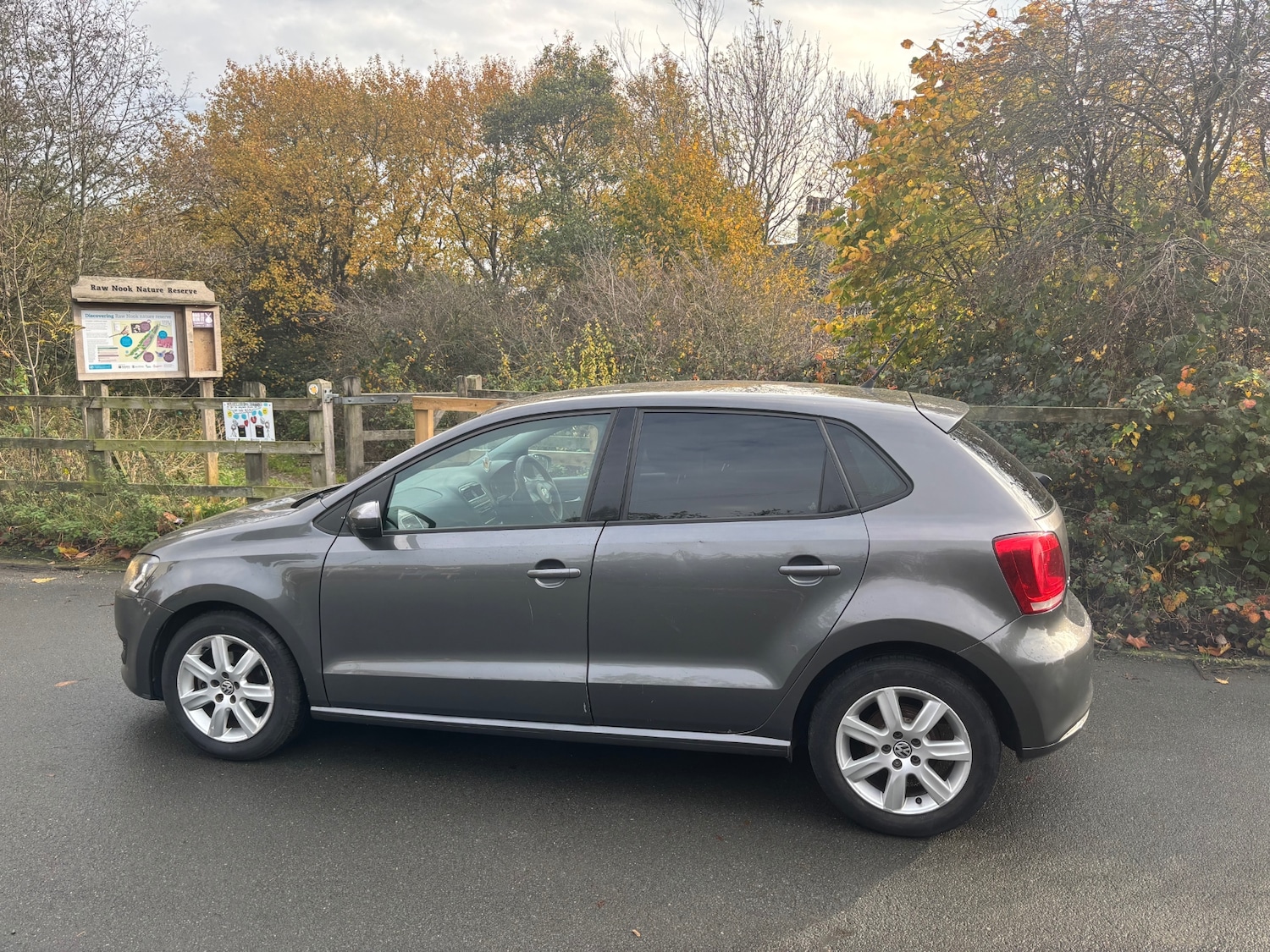 Used Volkswagen Polo 2011 for sale - 76669461: Photo 2