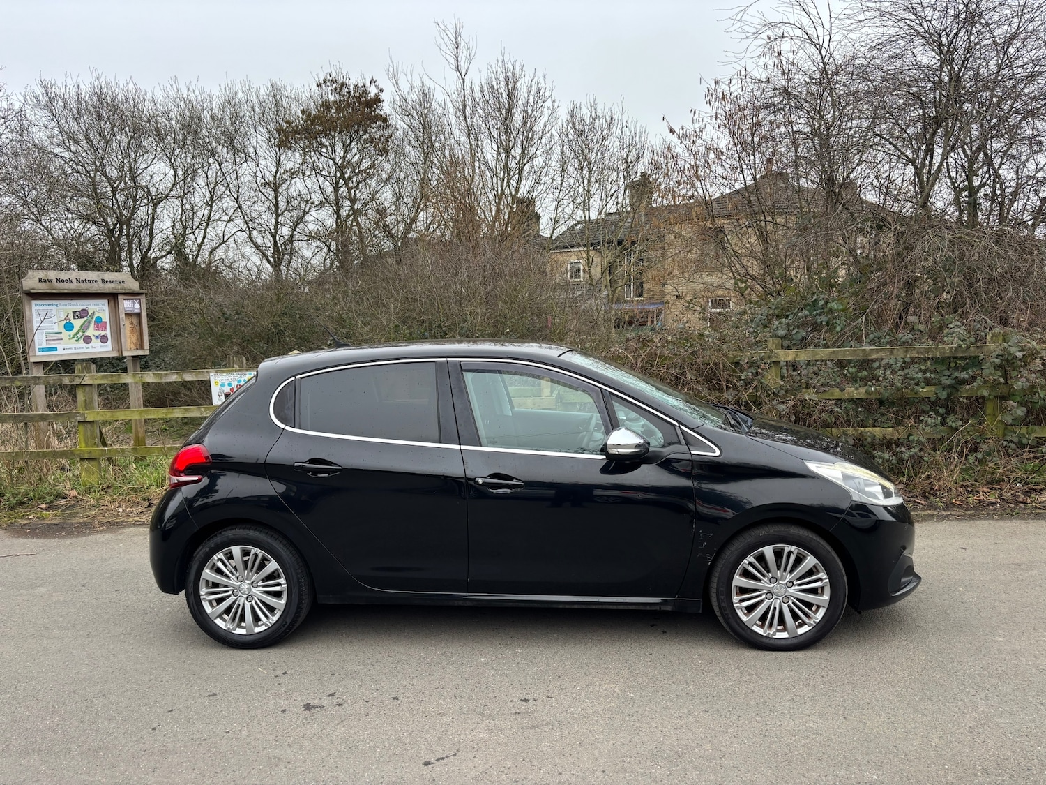 Used Peugeot 208 2016 for sale - 77789102: Photo 17