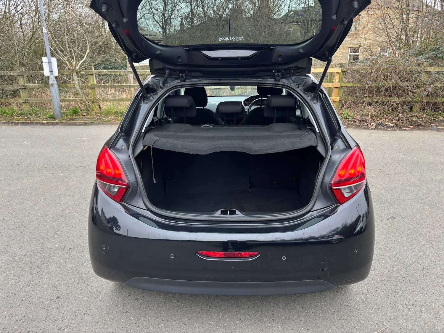 Used Peugeot 208 2016 for sale - 77789102: Photo 21