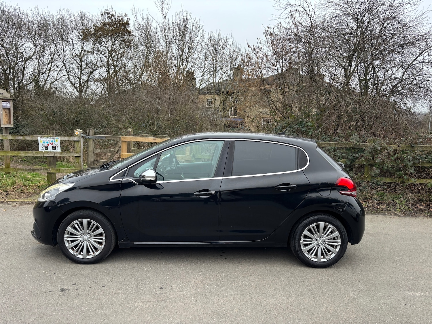 Used Peugeot 208 2016 for sale - 77789102: Photo 3
