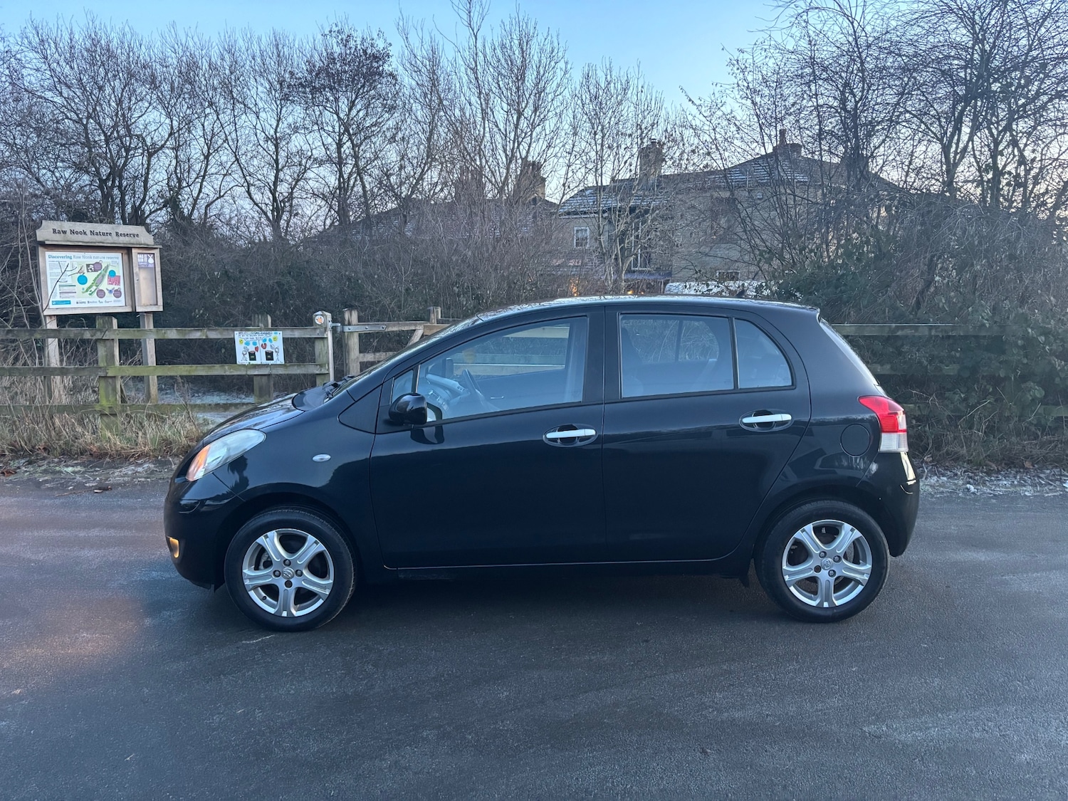Used Toyota Yaris 2010 for sale - 77071424: Photo 2