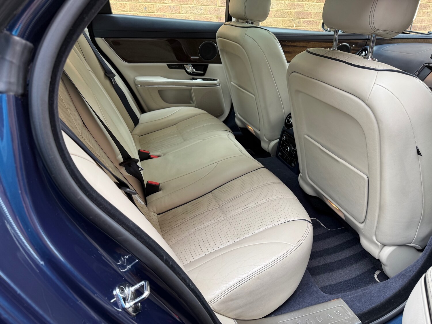 Used Jaguar XJ 2010 for sale - 78105764: Photo 16