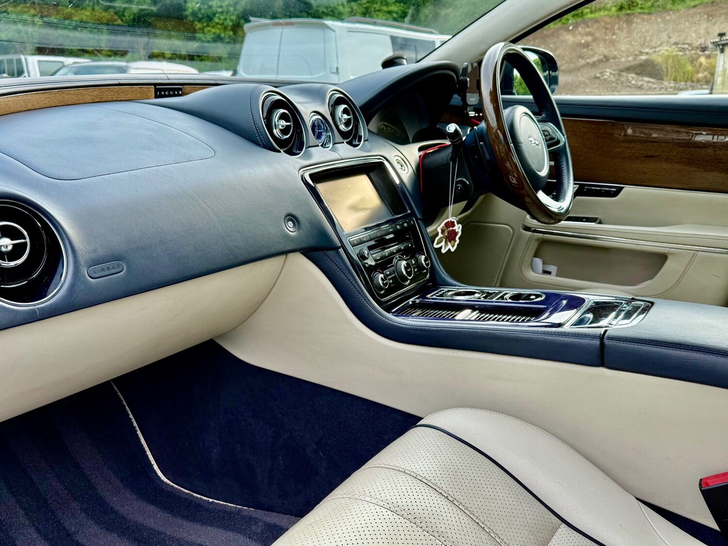 Used Jaguar XJ 2010 for sale - 78105764: Photo 18