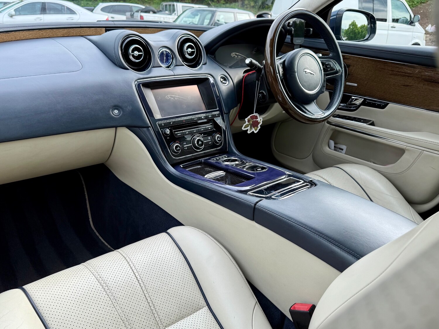 Used Jaguar XJ 2010 for sale - 78105764: Photo 23