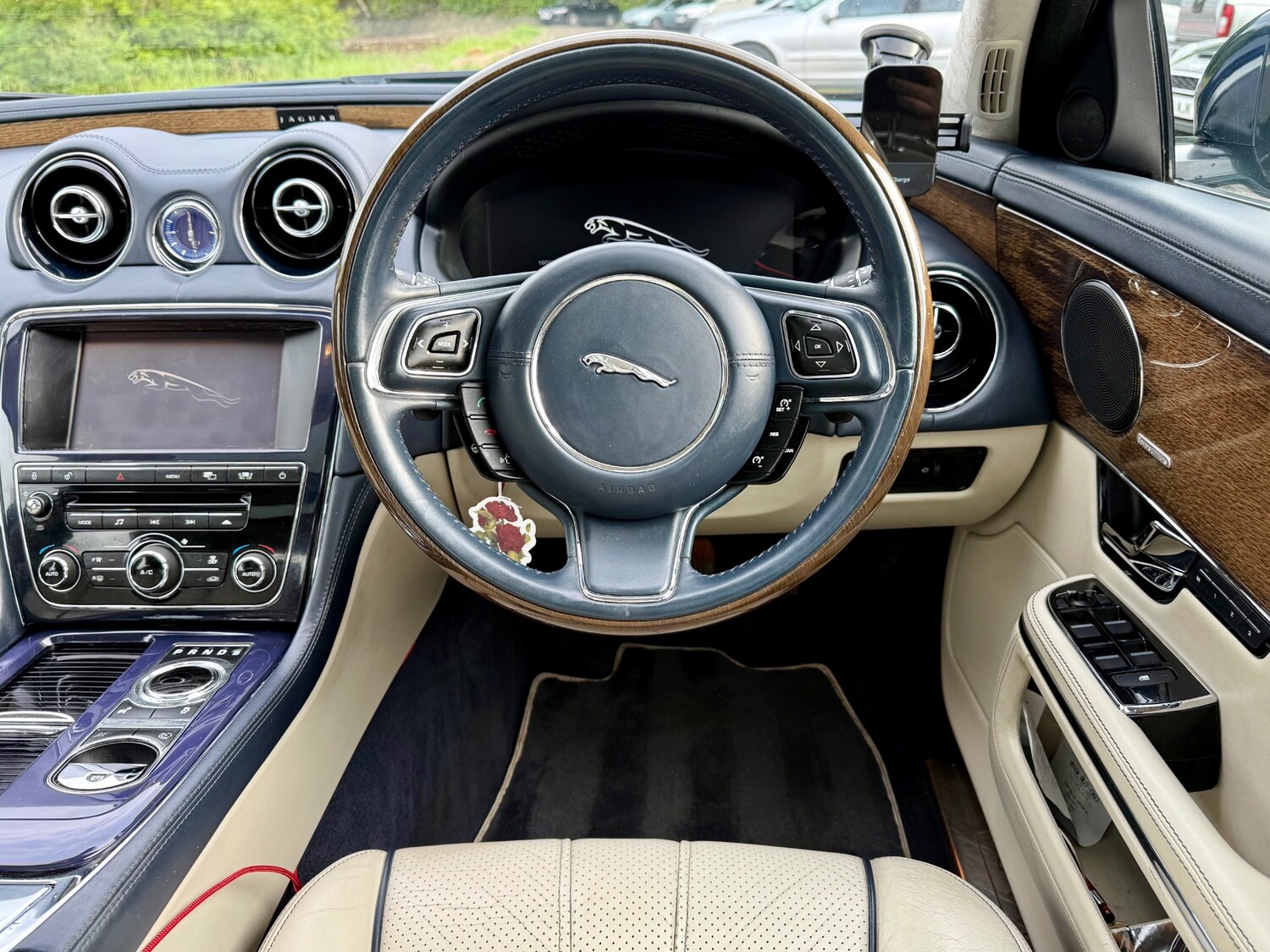 Used Jaguar XJ 2010 for sale - 78105764: Photo 26