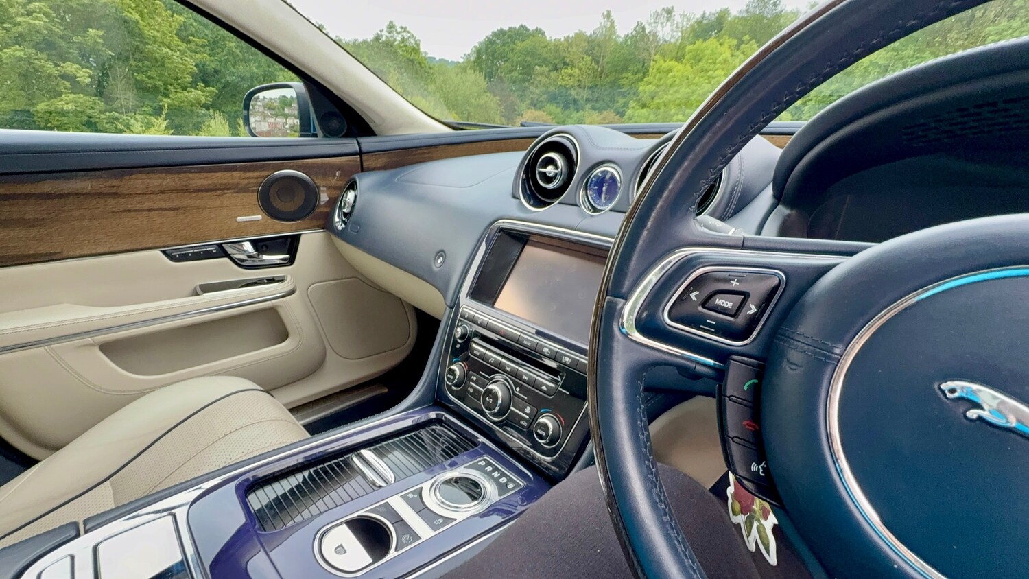 Used Jaguar XJ 2010 for sale - 78105764: Photo 32