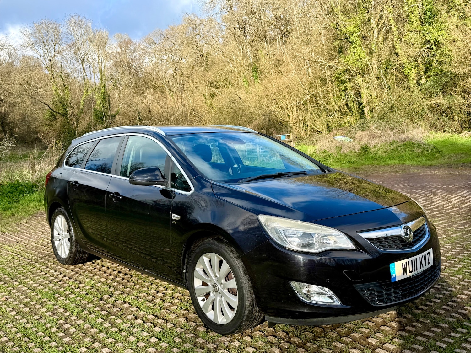 Used Vauxhall Astra 2011 for sale - 77775107: Photo 1