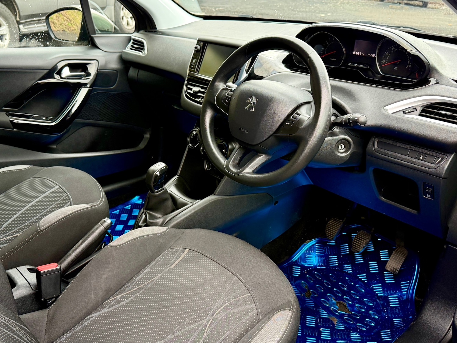 Used Peugeot 208 2014 for sale - 77459575: Photo 15