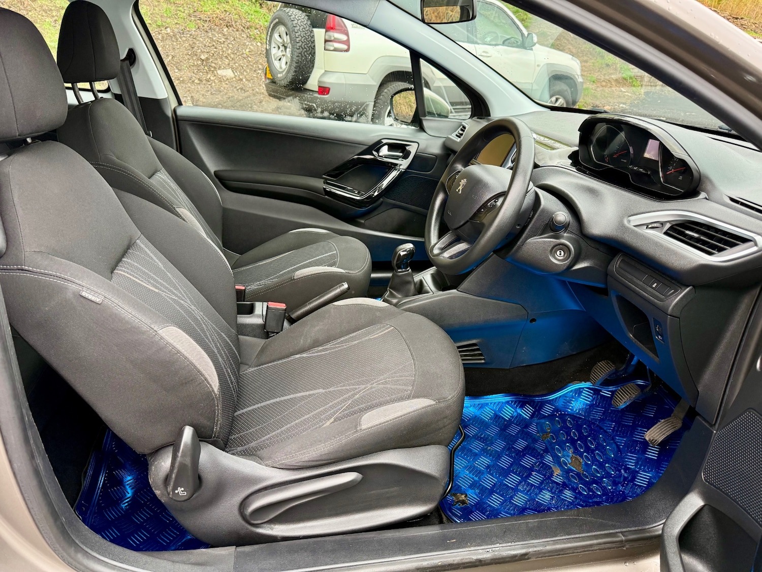 Used Peugeot 208 2014 for sale - 77459575: Photo 16