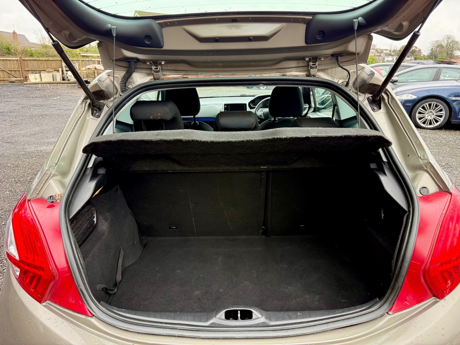 Used Peugeot 208 2014 for sale - 77459575: Photo 21