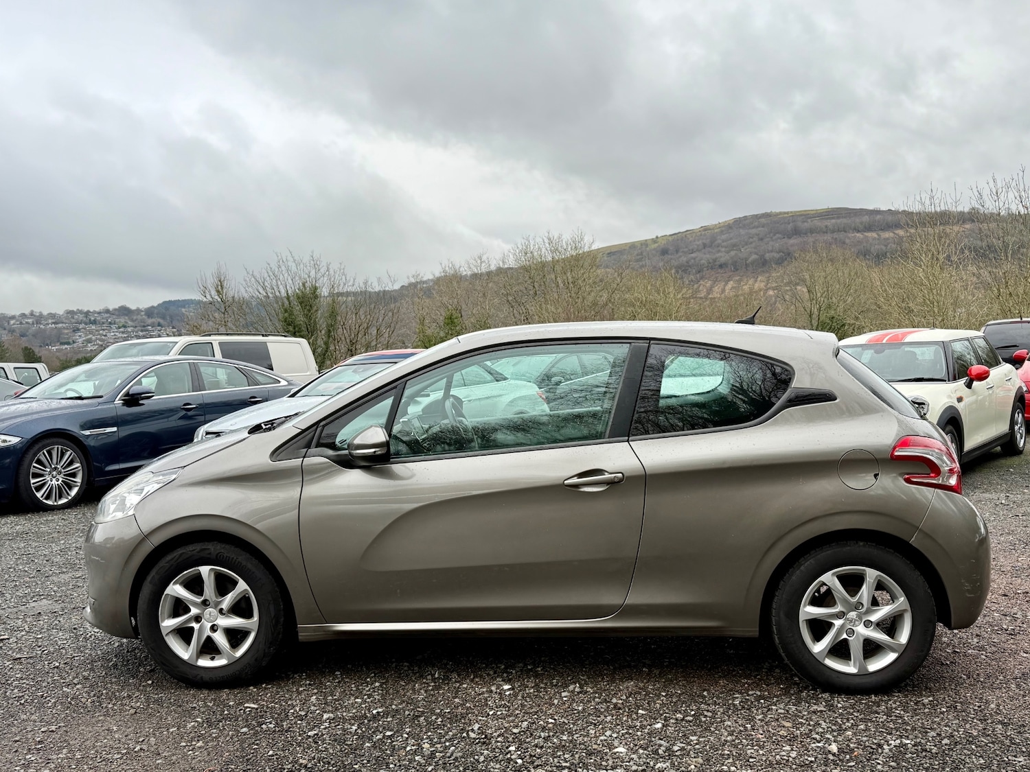 Used Peugeot 208 2014 for sale - 77459575: Photo 6