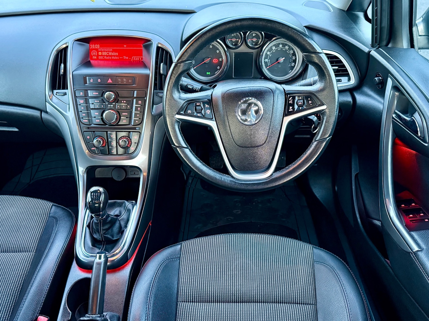 Used Vauxhall Astra 2013 for sale - 76969919: Photo 15