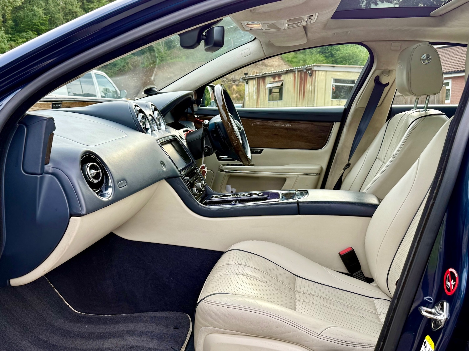 Used Jaguar XJ 2010 for sale - 74843328: Photo 20