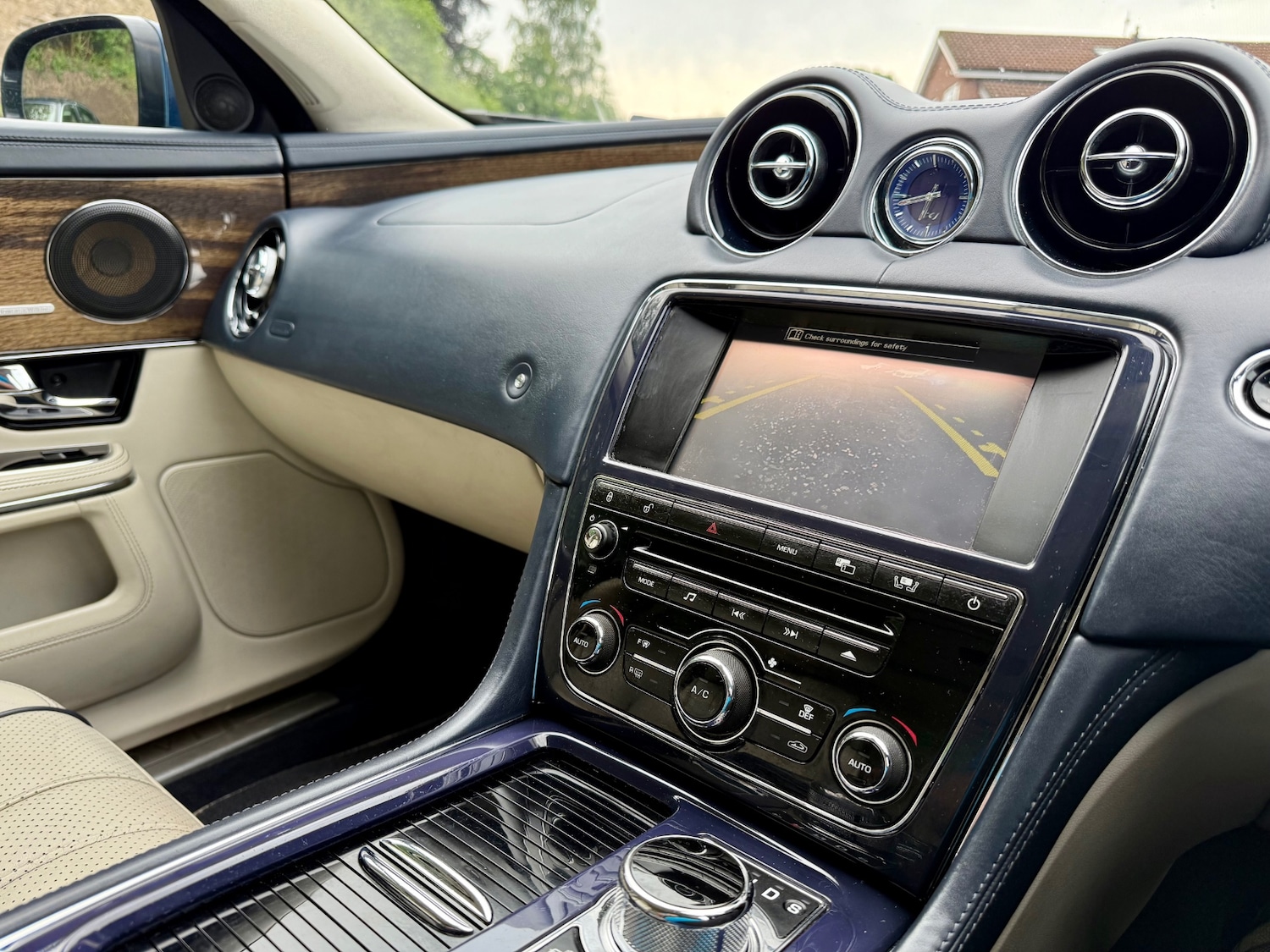 Used Jaguar XJ 2010 for sale - 74843328: Photo 40