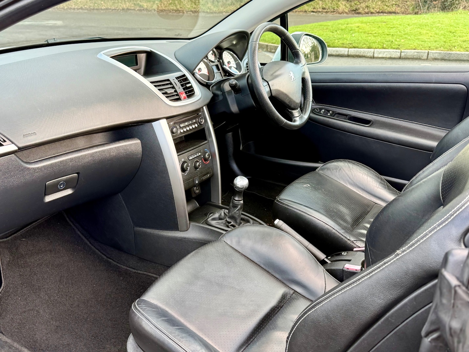 Used Peugeot 207 2010 for sale - 77136608: Photo 24