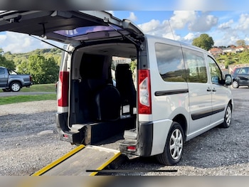 2010 (10) - 2.0 HDi L1 Leisure 5dr [6 seats]