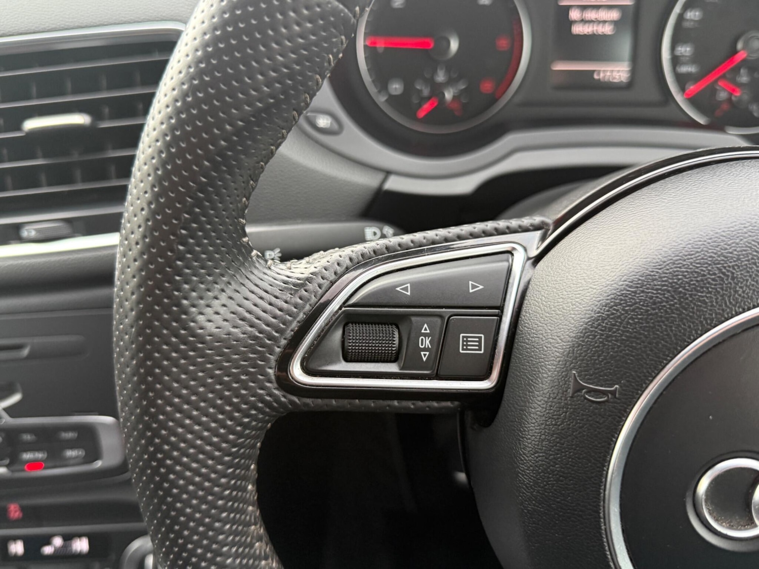 Used Audi Q3 2013 for sale - 76572565: Photo 28