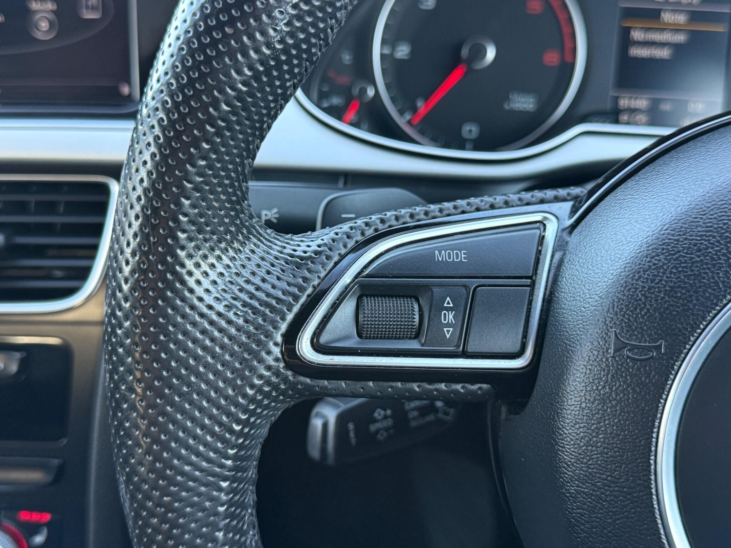 Used Audi A4 2015 for sale - 77131607: Photo 31