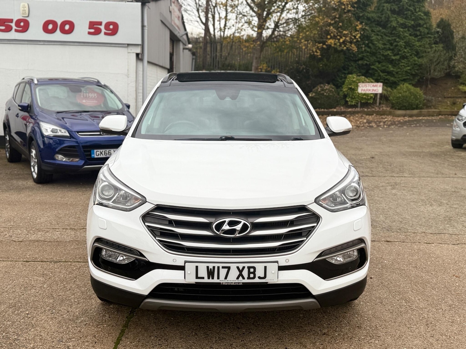 Used Hyundai Santa Fe 2017 for sale - 76499402: Photo 2
